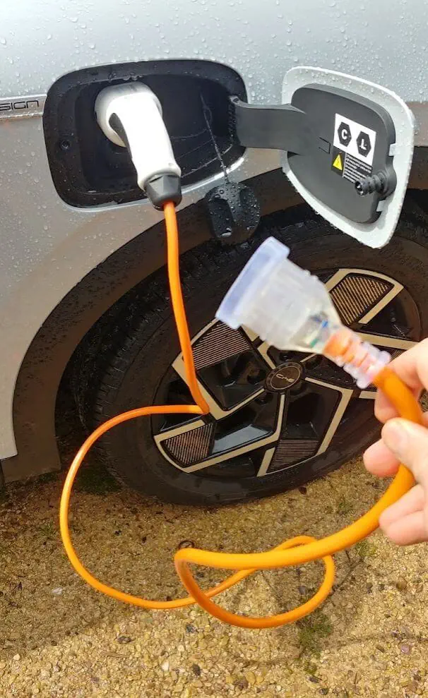 BYD car with V2L cable